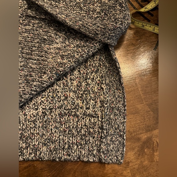 Aerie oversized split hem sweater. - Picture 6 of 6